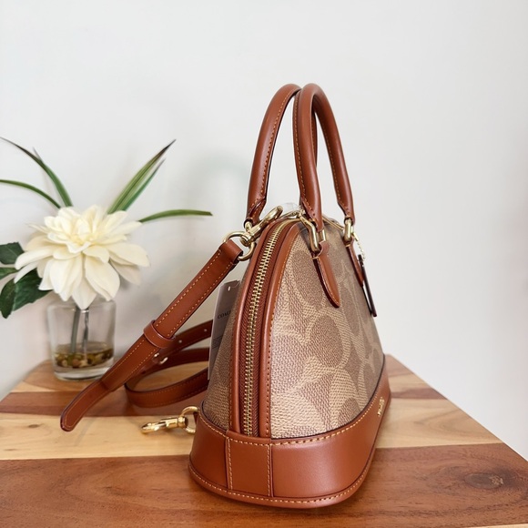 NWT Coach Sabrina Satchel Bag‎ In Signature Canvas - Picture 3 of 10